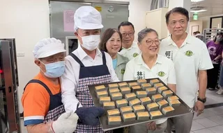 翁章梁行銷嘉義身障團體及庇護工場秋節禮盒
