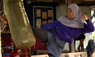 米婭法爾道思（Mhia Firdaus）憑飾演熱愛泰拳的馬來聾人少女米娜角逐金馬最佳女配角
