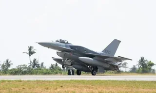 F-16V編號6727飛返台灣