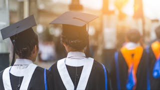6月畢業天 美大學生展現艷陽下的勇氣