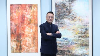 黃約翰繪畫與寶石雕刻的對話──溢彩穹蒼藝展