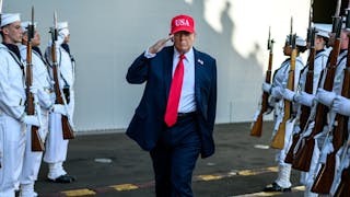 藉停擺除政敵 向右轉世界變