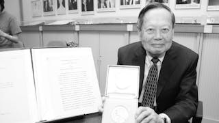 楊振寧逝世享103歲 盧煜明:留下學術寶庫啟迪後人 楊振寧逝世享103歲 盧煜明:留下學術寶庫啟迪後人