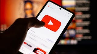 YouTuber 忙於刪post