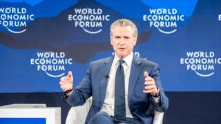 加州州長的紅護膝