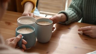 有一種情誼叫既遠且近