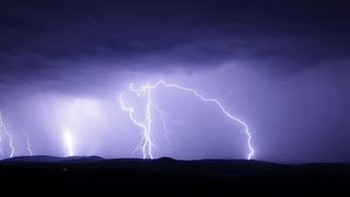 「電」字的下半是什麼? 「電」字的下半是什麼?