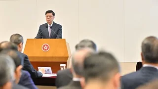 香港部門首長責任制：政治與行政影響