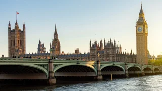英國地方選舉後記：百年兩黨制崩塌 極右崛起 工黨政府命懸一線