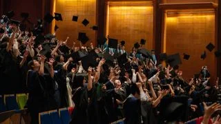AI時代氣自華──致港大應屆研究生的畢業寄語
