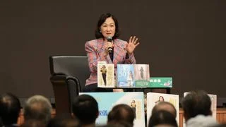 書展2026|葉劉淑儀:最喜歡姐姐角色 無官職說話包袱少 書展2026|葉劉淑儀:最喜歡姐姐角色 無官職說話包袱少