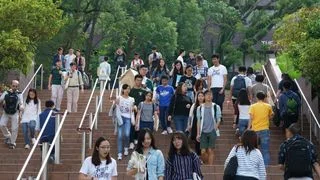 既然不愁收尖子 緣何銀彈搶狀元 既然不愁收尖子 緣何銀彈搶狀元