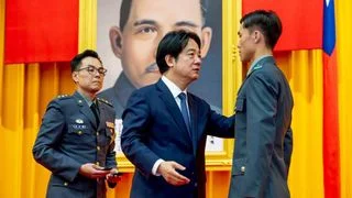 從汪偽賣國到當代媚外：照見歷史傀儡的同樣骨相
