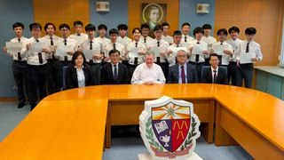 DSE 2026|喇沙兩狀元留港修讀醫科 DSE 2026|喇沙兩狀元留港修讀醫科