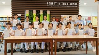 IB放榜︱聖士提反書院出4男1女狀元破紀錄 全選擇留港升學想讀醫 IB放榜︱聖士提反書院出4男1女狀元破紀錄 全選擇留港升學想讀醫