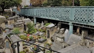 蒙馬特公墓的外省青年