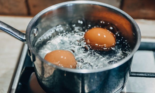 白煮蛋保存攻略：煮過的蛋就是能保存得比「生蛋」更久？事實可能不如你想像