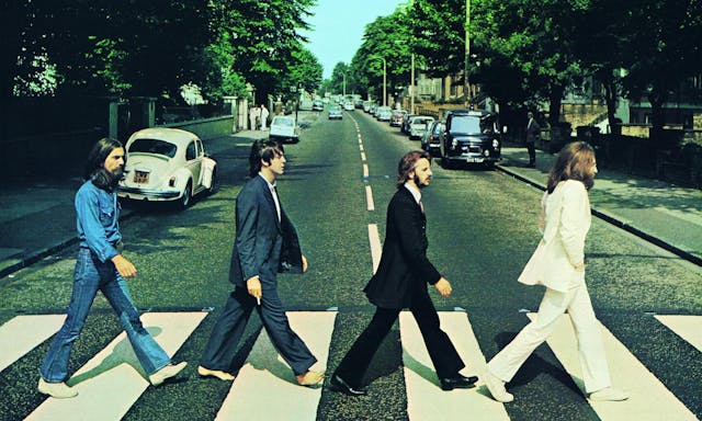 為避開披頭四的熱情粉絲，他們刻意選在正中午拍攝：《Abbey Road》專輯誕生秘話