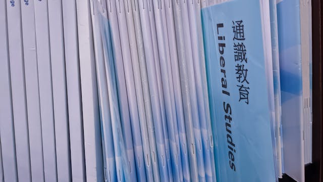 有教育學者指出,在具備充分知識和理解下,才能幫助學生分辨如何愛國才是「愛得合宜」,並達到「明智的愛」。(亞新社)
