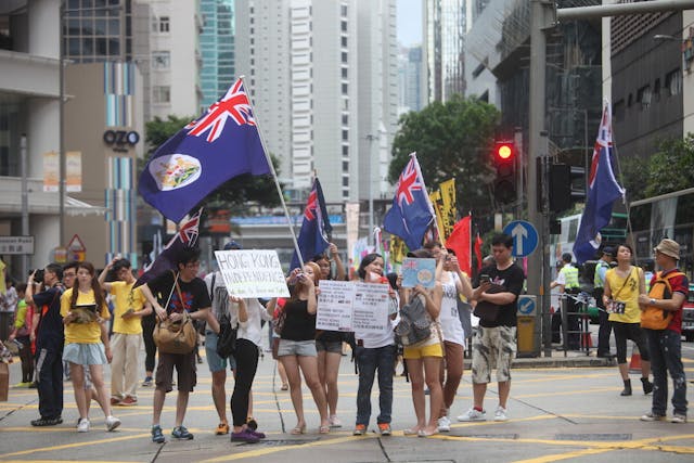 香港人對「國家」的身份認同自2008年起減弱了，當中又以年輕人的情況相對比較嚴重。（亞新社）