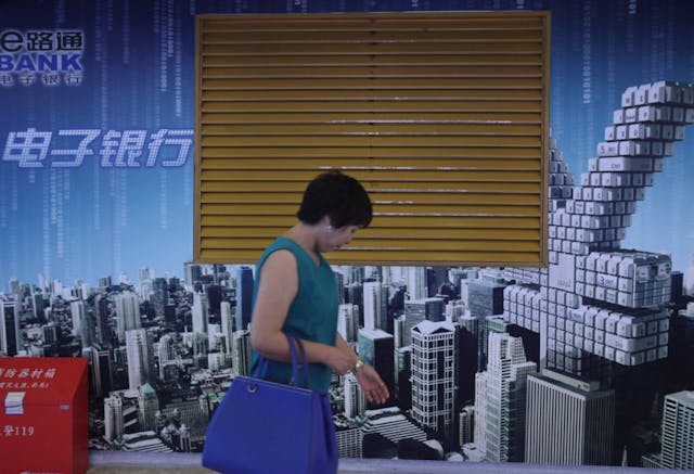 強積金不保本也不保證增值,慎防退休提取時,連本帶利也追不上通脹,甚至供款未能回籠。(亞新社)