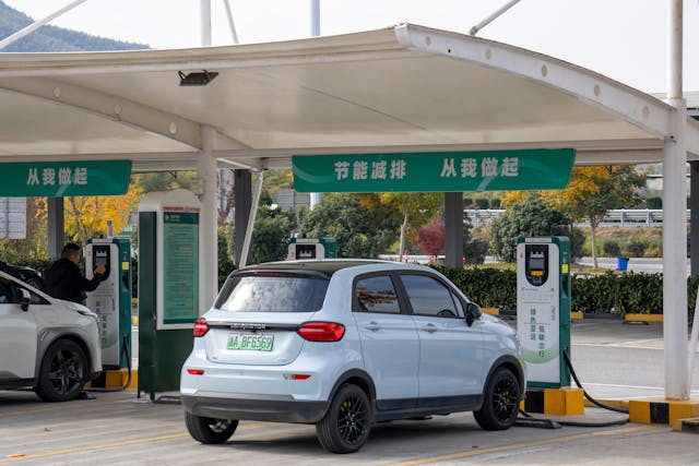 China has one of the fastest growing EV markets in the world. The photo shows an electrical car getting charge from the charging station on the road. （Shutterstock）