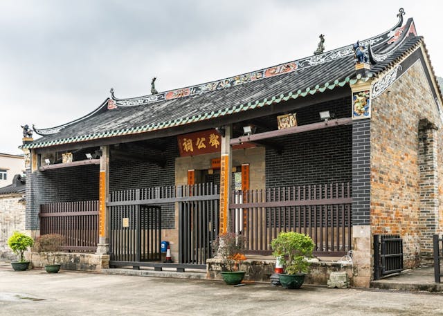 新界現存不少祠堂，圖中的粉嶺龍躍頭的松嶺鄧公祠，更屬法定古蹟。（Shutterstock）