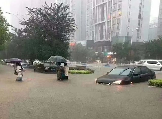 湖北省暴雨城災，多地變成澤國。（知乎──我們的天空博客）