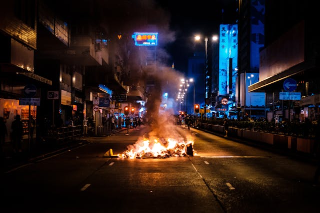 在2019年甚至更早，我們已目睹由身份政治所引起的政治爭拗，令香港例外主義到達極限而變得搖搖欲墜。（Shutterstock）