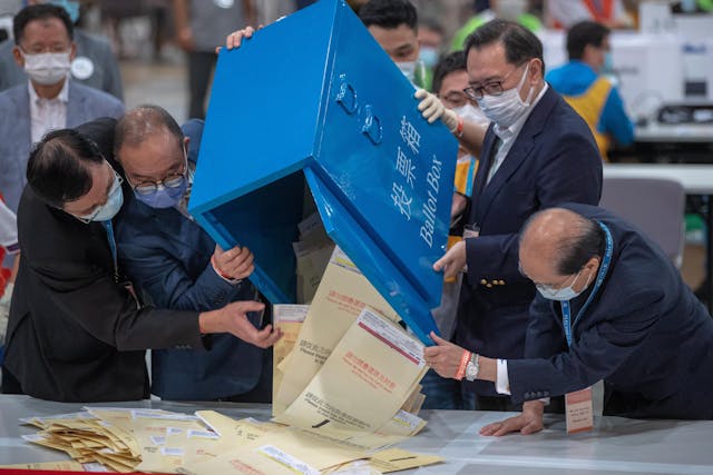 狄志遠認為，這次的選舉民生性趨向多過政治性趨向。（亞新社）