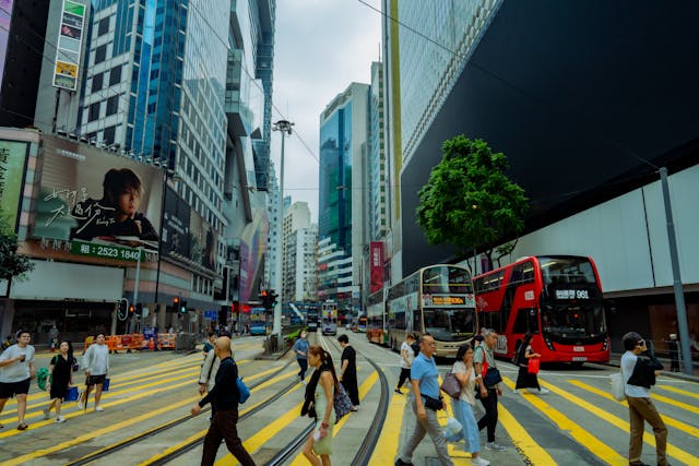 香港在「吸引和留住人才」一項指標中上升了18位至全球第14名。（Shutterstock）