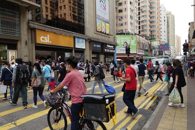 香港仍然處於「兩個香港」的情況，一個是精英的香港，一個是基層的香港。（Shutterstock）