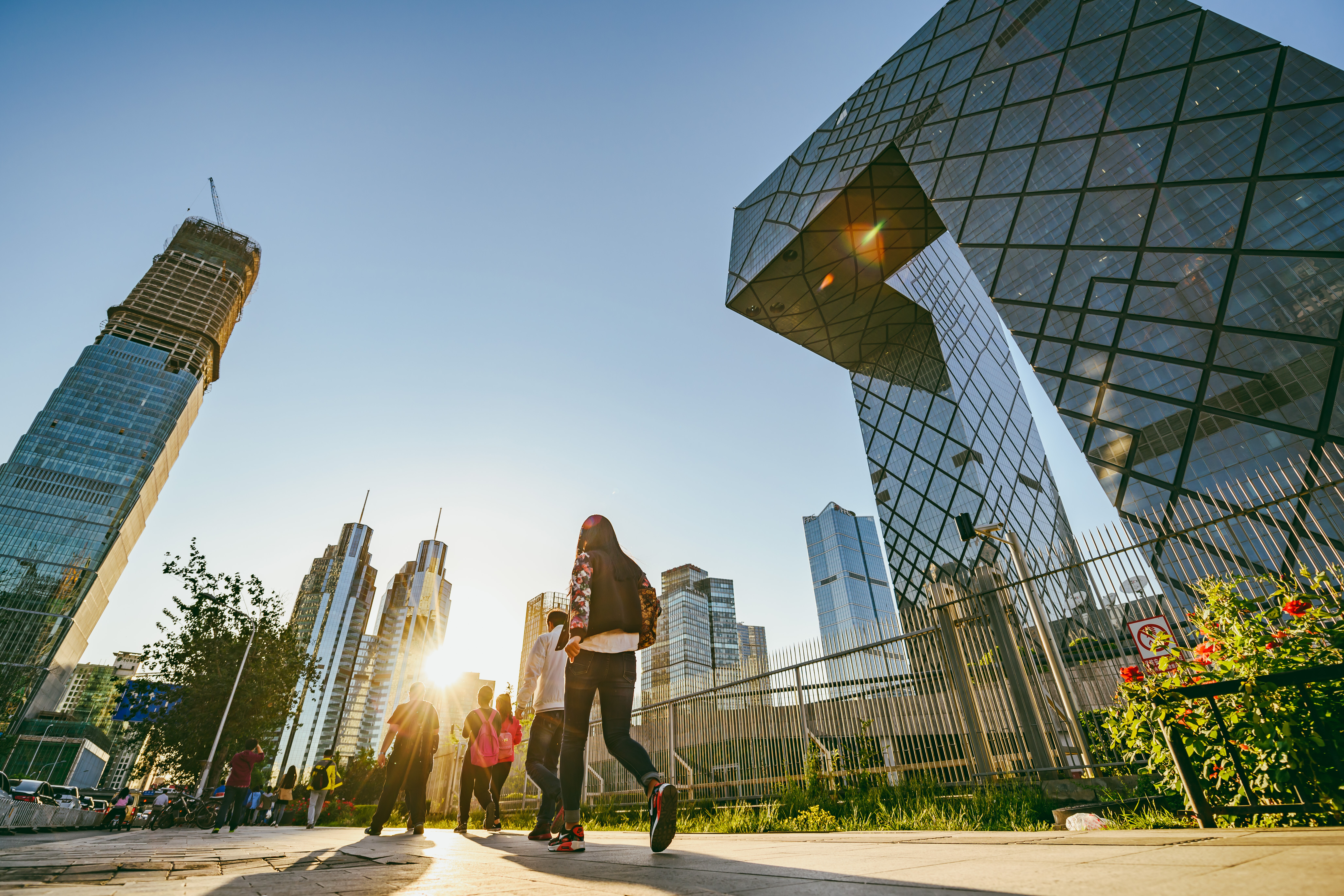 真正因人為原因令中國經濟受衝擊的，是2018年中美開打貿易戰。（Shutterstock）