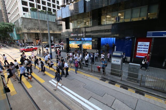 香港多年來任何需要大刀闊斧、改變經濟政策的方案，都會受制於港英年代起已主宰經濟命脈的不干預方針這個舒適區。是否已到了該改變的時候？（文灼峰攝）