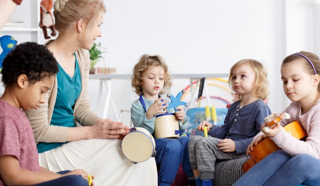 上課時，孩子們會從很多細微的非語言表達中發出信息。（Shutterstock）