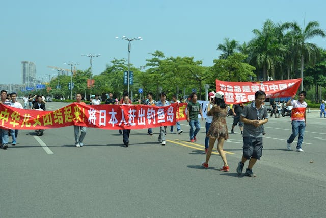 傅高義教授坦言，對於年前內地民眾「愛國保釣」行動的過激行為感到擔心。（Shutterstock）