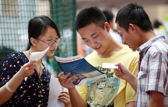 中國互聯網企業和教培行業的大地震，給嚴峻的就業市場增加了更大的壓力。（Shutterstock）