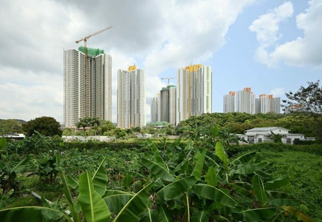 粉嶺高球場能否成為中央公園是未知數，但是房屋發展的壓力已漸漸逼近。（亞新社）