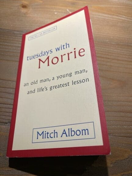 Mitch Albom《相約星期二》(Tuesday with Morrie）原著。