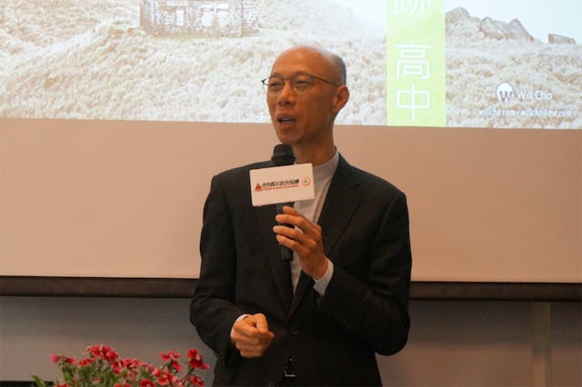 黃錦星從加拿大卑詩大學研究院畢業後，決定回香港推動環保工作。