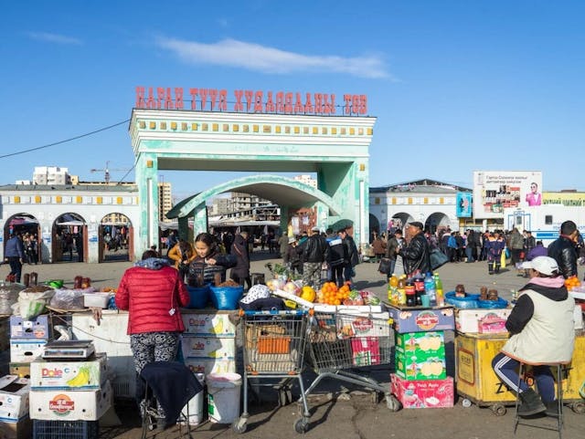 在原「老共」中，蘇東波後的蒙古開放選舉，自由度亦大幅提升。圖為首都烏蘭巴托的市集。（網絡圖片）