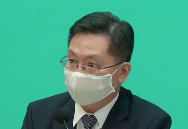 薛永恒表示，香港市民明早7時起可以網上登記「銅芯抗疫口罩」，登記期為一個月。（有線電視影片截圖）