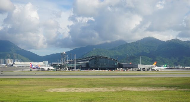 灣區內是否有剩餘容量，是否有過量基建，是否有惡性競爭，我們是否要跟其他機場爭奪旅客呢？（shutterstock）