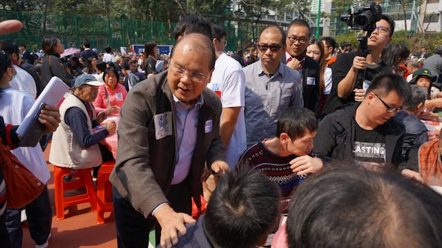 政務司司長張建宗向在場市民送上祝福。