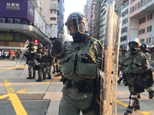 警隊的指揮權旁落，不再受港府節制，就更不受香港法律的監督，這令人擔心將來警隊暴力執法可能成為常態。（亞新社）