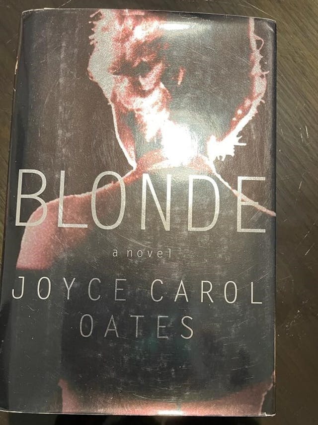 Joyce Carol Oates的小說Blonde。（作者供圖）