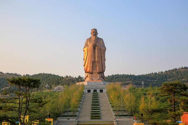 孔子認為：「詩可以興，可以觀，可以群，可以怨。邇之事父，遠之事君，多識於鳥獸草木之名。」（Shutterstock）