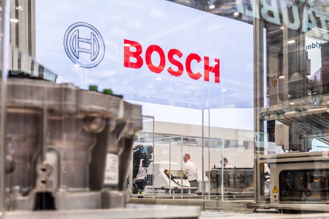 汽車產業的龍頭供應商博世（Bosch）在上海成立其亞太總部，此一行業既需創新功能、金融功能和貿易功能，還需靠樞紐城市加以融會貫通。（Shutterstock）