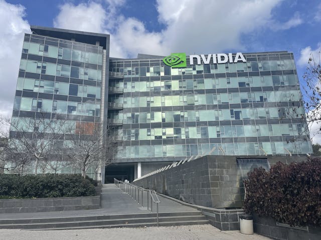 過去全球多家半導體大型企業如Nvidia，將香港作為區內的半導體和科技零組件轉運據點，而現在香港轉運角色逐漸被台灣及新加坡取代。（Wikimedia Commons）