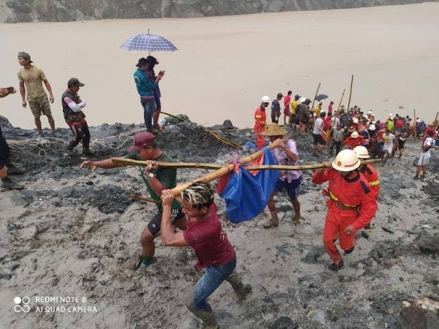 緬甸玉石礦場發生嚴重傷亡意外。（Myanmar Fire Services Department Facebook圖片）